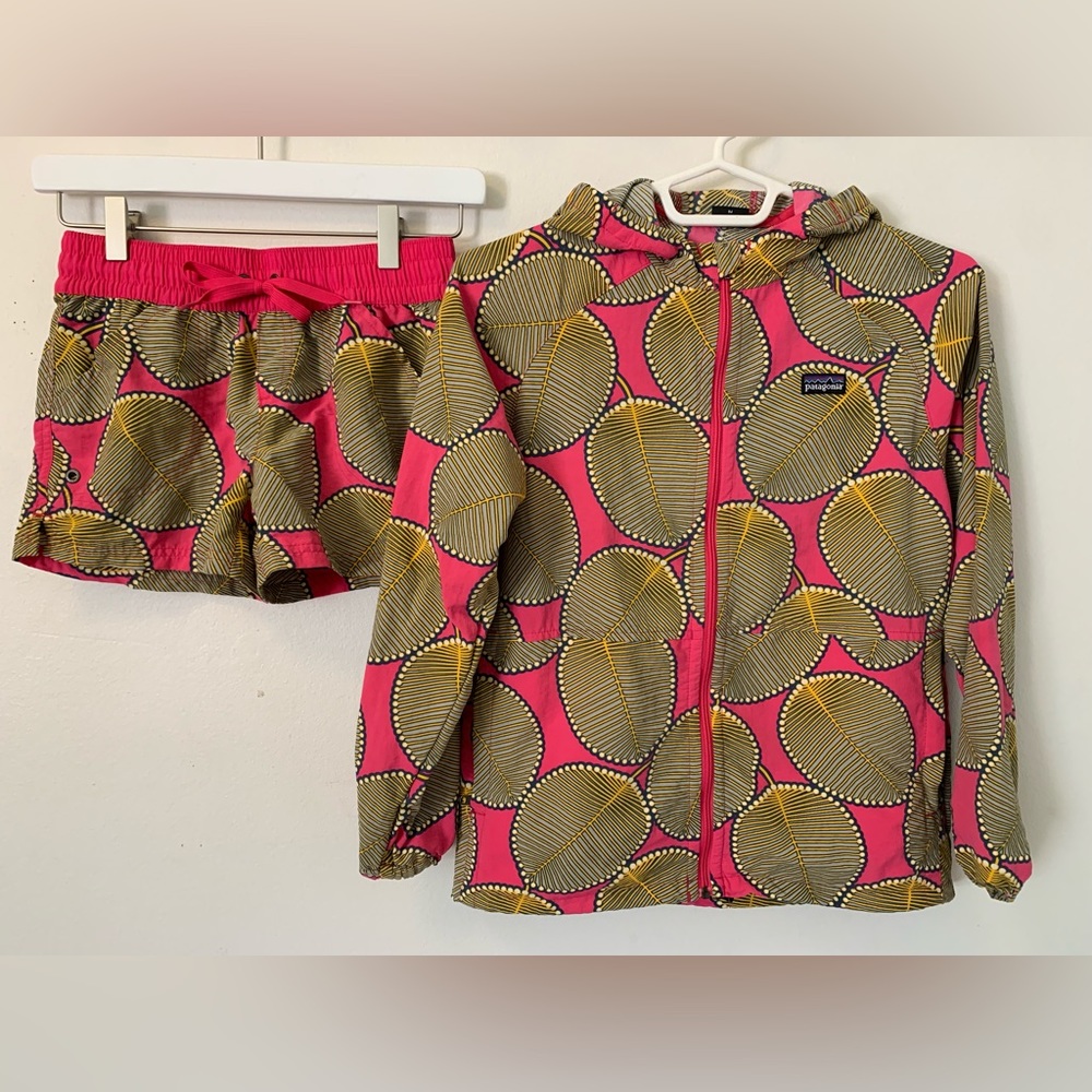 Girls M/size 10 Patagonia light play/hiking/adventure set